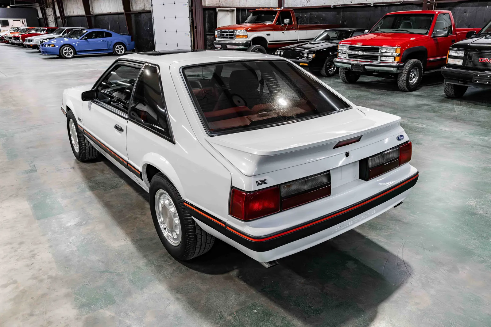 1989-Ford-Mustang-25th Anniversary-White-235432-35.jpg